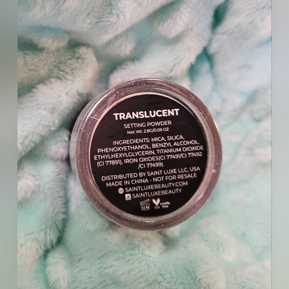 St. Luxe Translucent Setting Powder - Picture 4 of 4